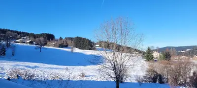 L'établissement Le Petit Sapin en hiver