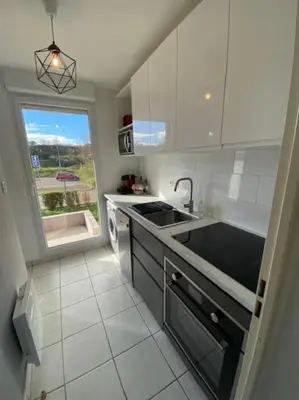 Cuisine ou kitchenette dans l'établissement Mulhouse grand T2 -  La Fonderie -Parking gratuit