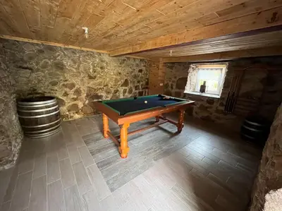Billard dans l'établissement La Maison Peter, proche de la nature, 3 étoiles