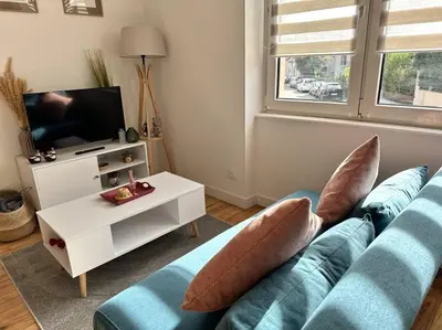 Télévision ou salle de divertissement dans l'établissement Gîte Le Bredala