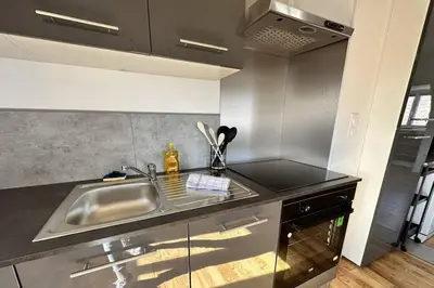 Cuisine ou kitchenette dans l'établissement Gîte Le Manala