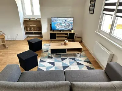 Télévision ou salle de divertissement dans l'établissement Gîte Le Manala