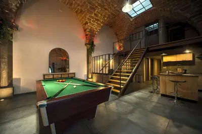 Billard dans l'établissement La Chapelle Industrielle