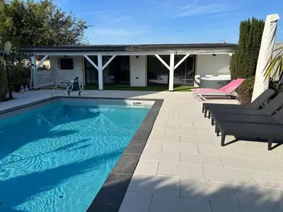 Piscine de l'établissement Le cocon de Julien ou située à proximité