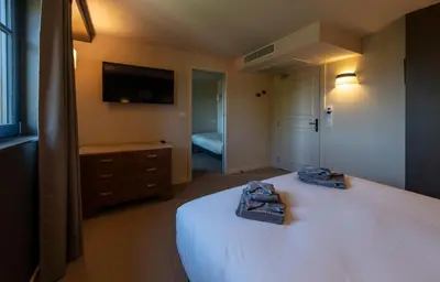 Un ou plusieurs lits dans un hébergement de l'établissement Hôtel du DOMAINE SAINT LOUP