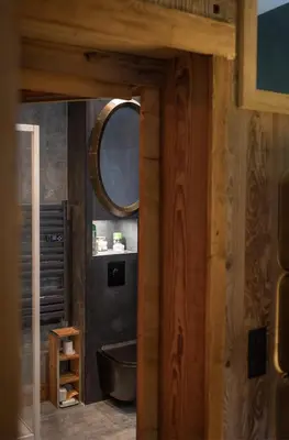 Télévision ou salle de divertissement dans l'établissement LA BELL'CHAPELLE