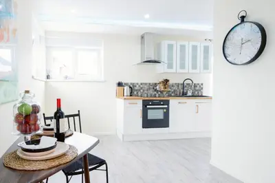 Cuisine ou kitchenette dans l'établissement La Nature by Leslodgespa - appartement confortable et ressourçant avec balcon, proche de Bâle et de l'aéroport