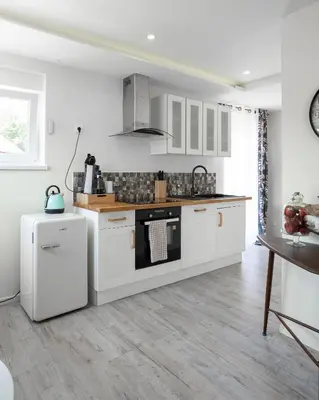 Cuisine ou kitchenette dans l'établissement La Nature by Leslodgespa - appartement confortable et ressourçant avec balcon, proche de Bâle et de l'aéroport