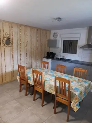 Cuisine ou kitchenette dans l'établissement Belle appartement style chalet