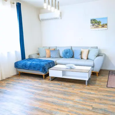 Coin salon dans l'établissement La Marine by Leslodgespa - Appartement moderne et équipé au style marin, proche de Bâle et de l'aéroport