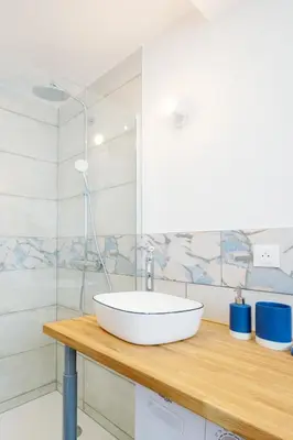 Salle de bains dans l'établissement La Marine by Leslodgespa - Appartement moderne et équipé au style marin, proche de Bâle et de l'aéroport