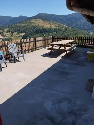 Vue générale sur la montagne ou vue sur la montagne depuis la maison de vacances