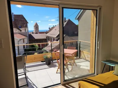 Balcon ou terrasse dans l'établissement Appartement au coeur du Village avec terrasse