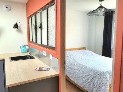 Un ou plusieurs lits dans un hébergement de l'établissement Appartement au coeur du Village avec terrasse