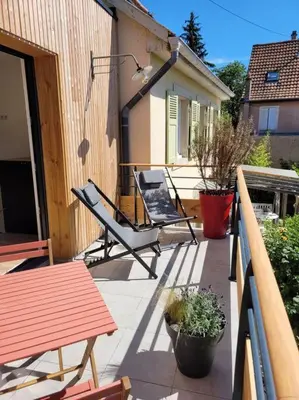 Balcon ou terrasse dans l'établissement Appartement au coeur du Village avec terrasse