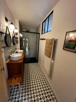Salle de bains dans l'établissement Les Ateliers