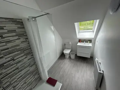 Salle de bains dans l'établissement Auberge du Graber