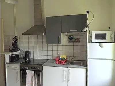 Cuisine ou kitchenette dans l'établissement Agréable F3 - RDC (2 chambres)