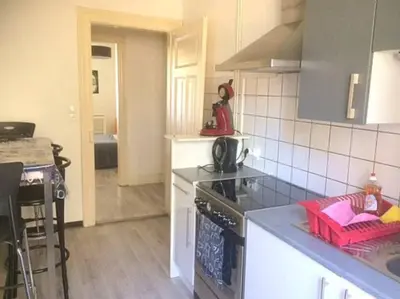 Cuisine ou kitchenette dans l'établissement Agréable F3 - RDC (2 chambres)