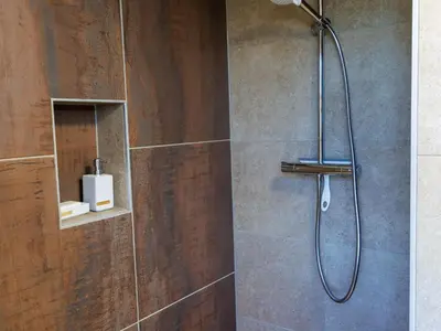 Salle de bains dans l'établissement Gîte alsacien rénové avec jardin près de la Suisse et de l'Allemagne, idéal pour familles et amis - FR-1-744-29