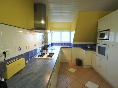 Cuisine ou kitchenette dans l'établissement Maison familiale à Orbey, 3 chambres, parking privé, espace vert, jeux pour enfants - FR-1-744-26