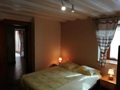 Un ou plusieurs lits dans un hébergement de l'établissement Gîte au calme avec 2 chambres, terrasse, jardin, BBQ et parking inclus à Breitenbach-Haut-Rhin - FR-1-744-42