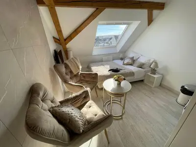 Coin salon dans l'établissement Esprit Beige - Joli Studio Salengro - Sauna & Sport club