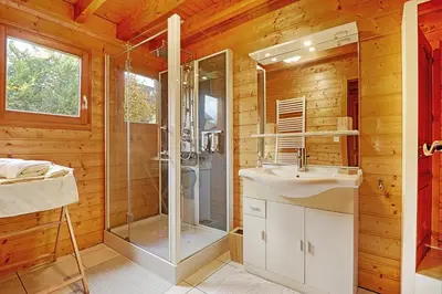 Salle de bains dans l'établissement Le Chalet des Cœurs - Avec vue montagne