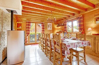 Coin salon dans l'établissement Le Chalet des Cœurs - Avec vue montagne