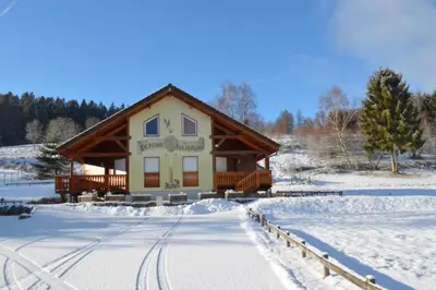 L'établissement Le Chalet du Bucheron en hiver