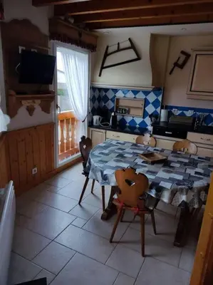 Télévision ou salle de divertissement dans l'établissement Le Chalet du Bucheron