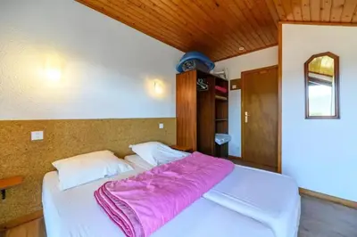 Un ou plusieurs lits dans un hébergement de l'établissement Appartement charmant à Vagney de 56 m² avec vue montagne.
