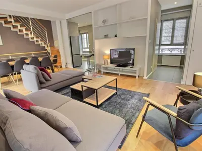 Coin salon dans l'établissement Maison de caractère avec jacuzzi et parking à deux pas du centre historique de Colmar - FR-1-722-3