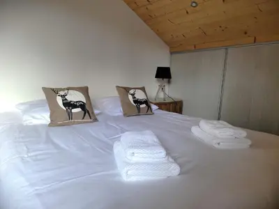 Un ou plusieurs lits dans un hébergement de l'établissement Chalet des Jonquilles - Au calme, bordant la forêt