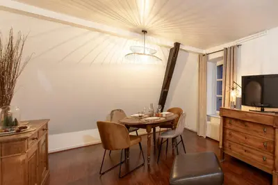 Télévision ou salle de divertissement dans l'établissement La Loge by 