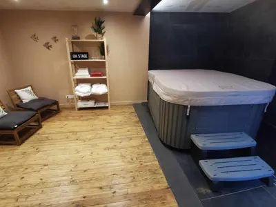 Un ou plusieurs lits dans un hébergement de l'établissement Gîte SPA de la Hardt - Jacuzzi intérieur privé