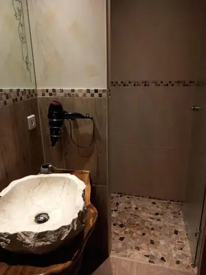 Salle de bains dans l'établissement Chambres Suite d'Hôte Divine Providence