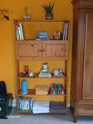 Bibliothèque dans l'appartement