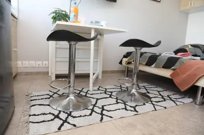 Un ou plusieurs lits dans un hébergement de l'établissement Charmant studio en centre-ville
