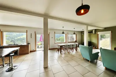 Coin salon dans l'établissement La Bergerie du Pré de l'Orme - Avec vue montagne