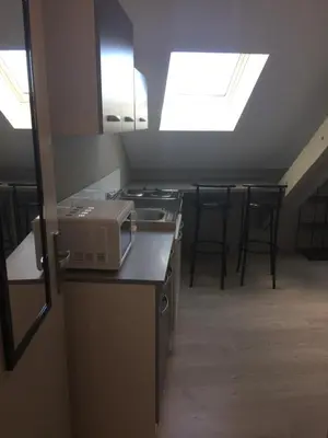 Cuisine ou kitchenette dans l'établissement Studio étage 3, proche Techn'hom, IUT et UTBM