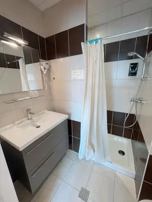 Salle de bains dans l'établissement Hotel Le Ronchamp