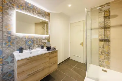 Salle de bains dans l'établissement Maison de caractère à Chatenois