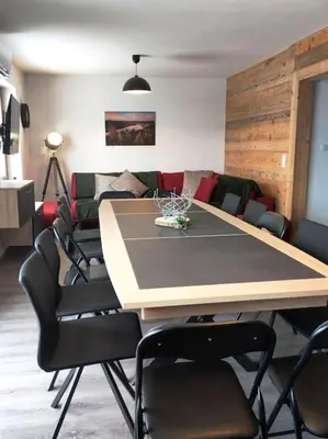 Coin salon dans l'établissement Gîte Papillon 6 à14 personnes - Jacuzzi