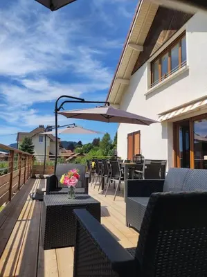 Balcon ou terrasse dans l'établissement Gîte Papillon 6 à14 personnes - Jacuzzi