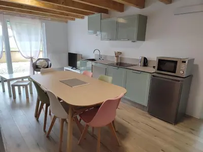 Cuisine ou kitchenette dans l'établissement Gîte indépendant au calme 