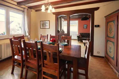 Coin salon dans l'établissement Maison 140m2 au calme - Beau jardin - à 15mn à pied du Centre-ville de COLMAR