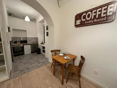 Cuisine ou kitchenette dans l'établissement Le Petit Café - Centre ville, parking gratuit