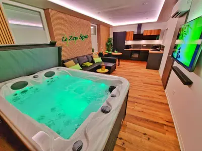Télévision ou salle de divertissement dans l'établissement ZEN SPA-4 Pers-Jacuzzi-Parking-Clim-Colmar