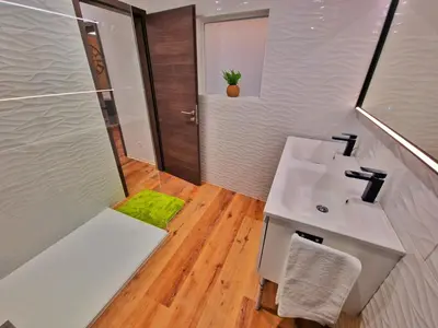 Salle de bains dans l'établissement ZEN SPA-4 Pers-Jacuzzi-Parking-Clim-Colmar